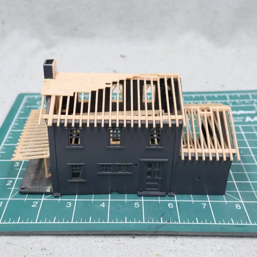 Bachmann 45191 HO Scale House Under Construction Kit Assembled